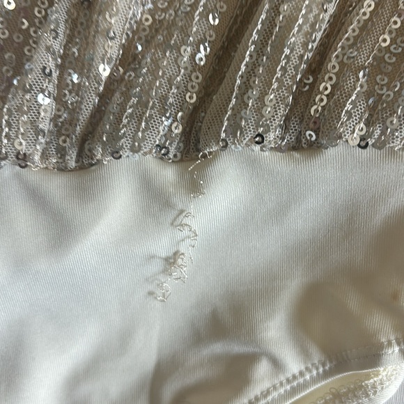 Lulus medium sequined gold one sleeve bodysuit - Picture 4 of 4